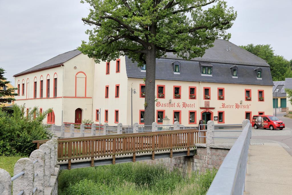 Gasthof Und Hotel Roter Hirsch Claußnitz Exterior foto