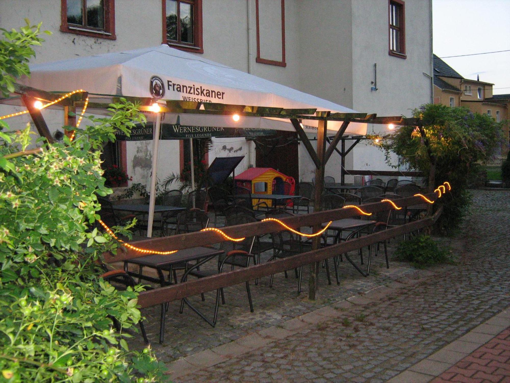Gasthof Und Hotel Roter Hirsch Claußnitz Exterior foto